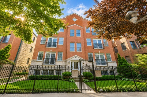 Photo of 853 W Lakeside Place #1W, Chicago, IL 60640 (MLS # 12773162)