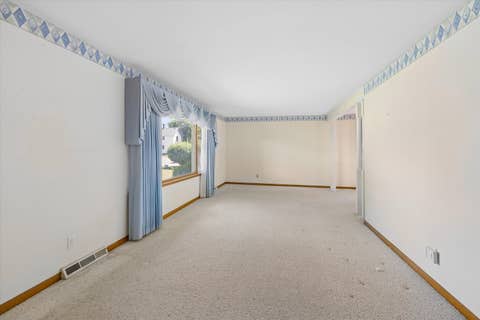 Tiny photo for 604 N 4th Street, Clinton, IA 52732 (MLS # 12667090)
