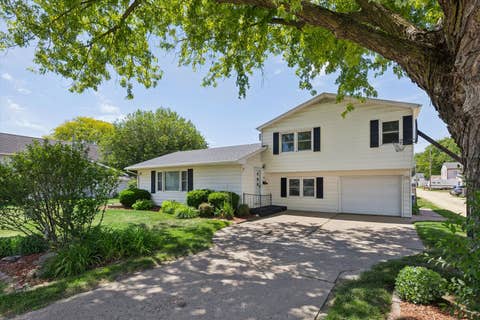 Tiny photo for 604 N 4th Street, Clinton, IA 52732 (MLS # 12667090)
