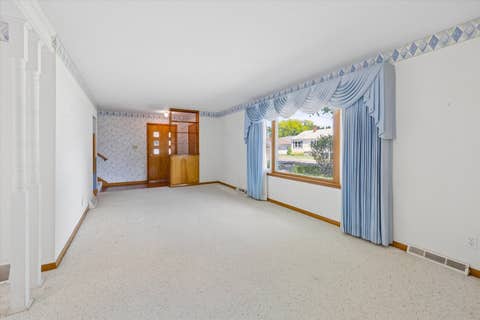 Tiny photo for 604 N 4th Street, Clinton, IA 52732 (MLS # 12667090)