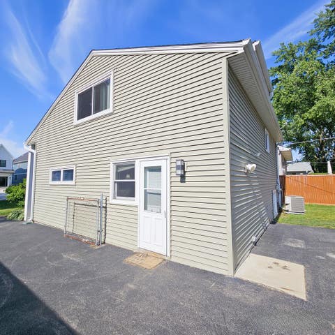 Tiny photo for 618 W Comstock Avenue, Elmhurst, IL 60126 (MLS # 12691317)