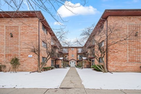 5819 W HIGGINS Avenue 2D Chicago IL 60630