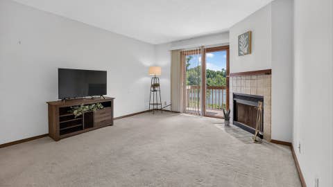 Tiny photo for 1010 Arlene Court #2, Bloomington, IL 61701 (MLS # 12689837)