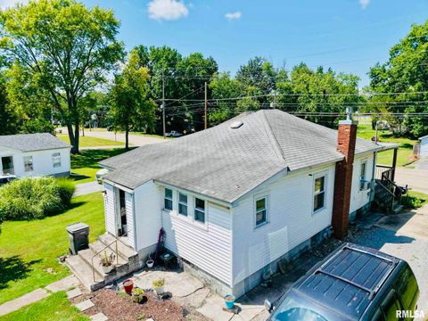 Tiny photo for 1104 W WEBSTER Street, Benton, IL 62812 (MLS # EB459163)