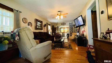 Tiny photo for 1104 W WEBSTER Street, Benton, IL 62812 (MLS # EB459163)