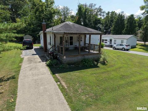 Tiny photo for 1104 W WEBSTER Street, Benton, IL 62812 (MLS # EB459163)