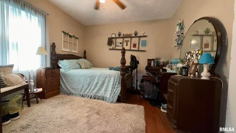 Tiny photo for 1104 W WEBSTER Street, Benton, IL 62812 (MLS # EB459163)