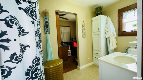 Tiny photo for 1104 W WEBSTER Street, Benton, IL 62812 (MLS # EB459163)