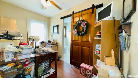 Tiny photo for 1104 W WEBSTER Street, Benton, IL 62812 (MLS # EB459163)