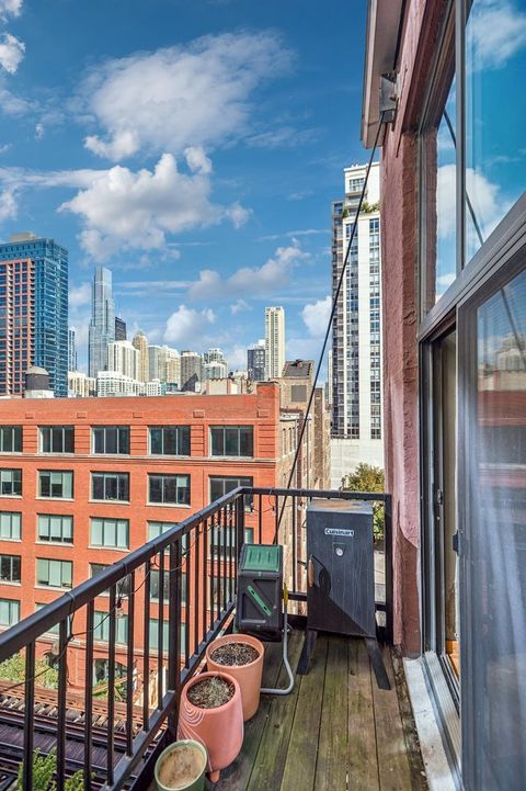 Tiny photo for 300 W Grand Avenue W #602, Chicago, IL 60654 (MLS # 12492031)