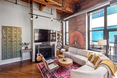 Tiny photo for 300 W Grand Avenue W #602, Chicago, IL 60654 (MLS # 12492031)