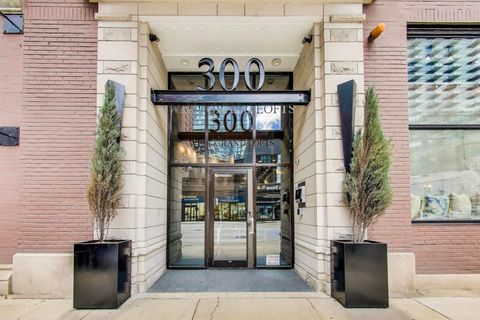 Tiny photo for 300 W Grand Avenue W #602, Chicago, IL 60654 (MLS # 12492031)
