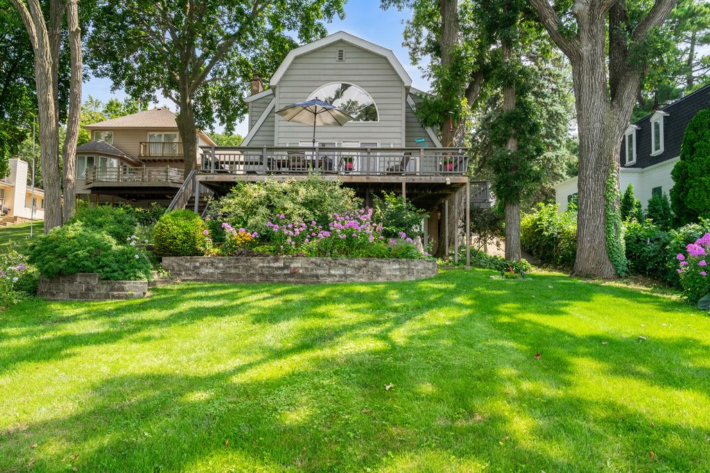 Photo for 4923 E Lake Shore Drive, Wonder Lake, IL 60097 (MLS # 12438610)