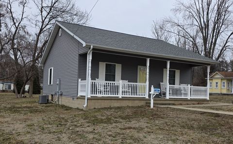 Tiny photo for 2806 Jones Street, Eldorado, IL 62930 (MLS # 12569897)