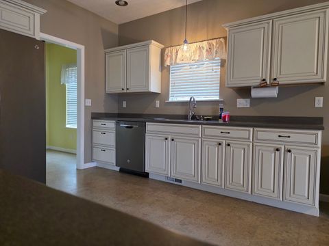 Tiny photo for 2806 Jones Street, Eldorado, IL 62930 (MLS # 12569897)