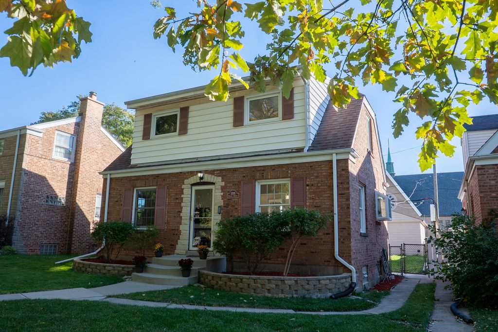 Photo for 5205 N Osceola Avenue, Chicago, IL 60656 (MLS # 12506135)