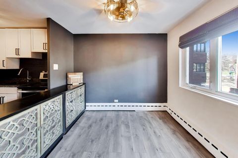 Tiny photo for 700 W Bittersweet Place #210, Chicago, IL 60613 (MLS # 12628014)