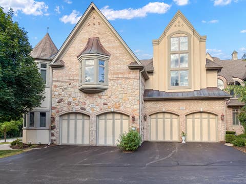Photo of 1555 S Paul Le Comte Court #58, Palatine, IL 60067 (MLS # 12727528)