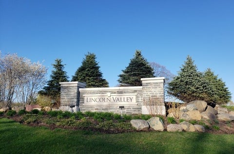 Tiny photo for 230 Sussex Court, North Aurora, IL 60542 (MLS # 12767496)