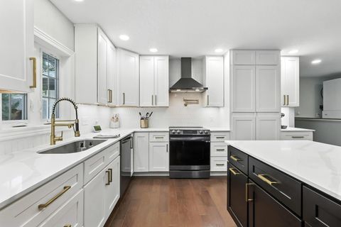 Tiny photo for 26 Briarwood Lane, Bettendorf, IA 52722 (MLS # 12603320)