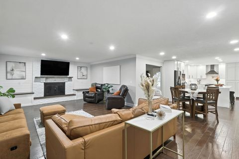 Tiny photo for 26 Briarwood Lane, Bettendorf, IA 52722 (MLS # 12603320)