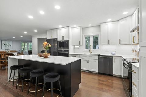 Tiny photo for 26 Briarwood Lane, Bettendorf, IA 52722 (MLS # 12603320)