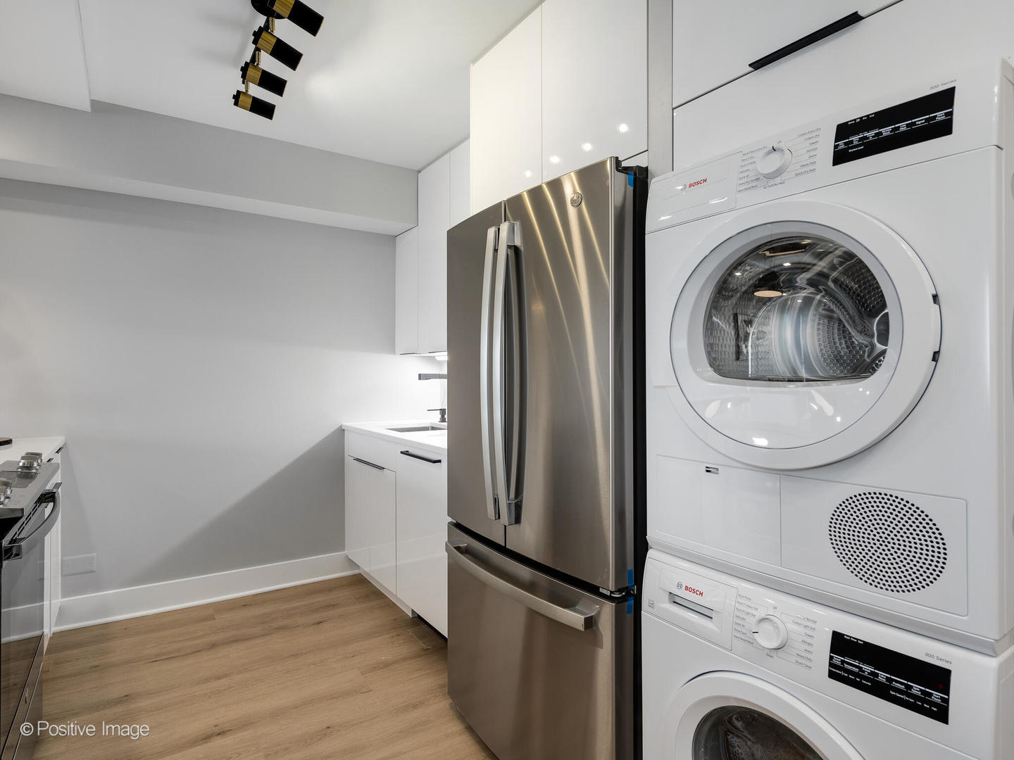 1560 N Sandburg Terrace 2403J