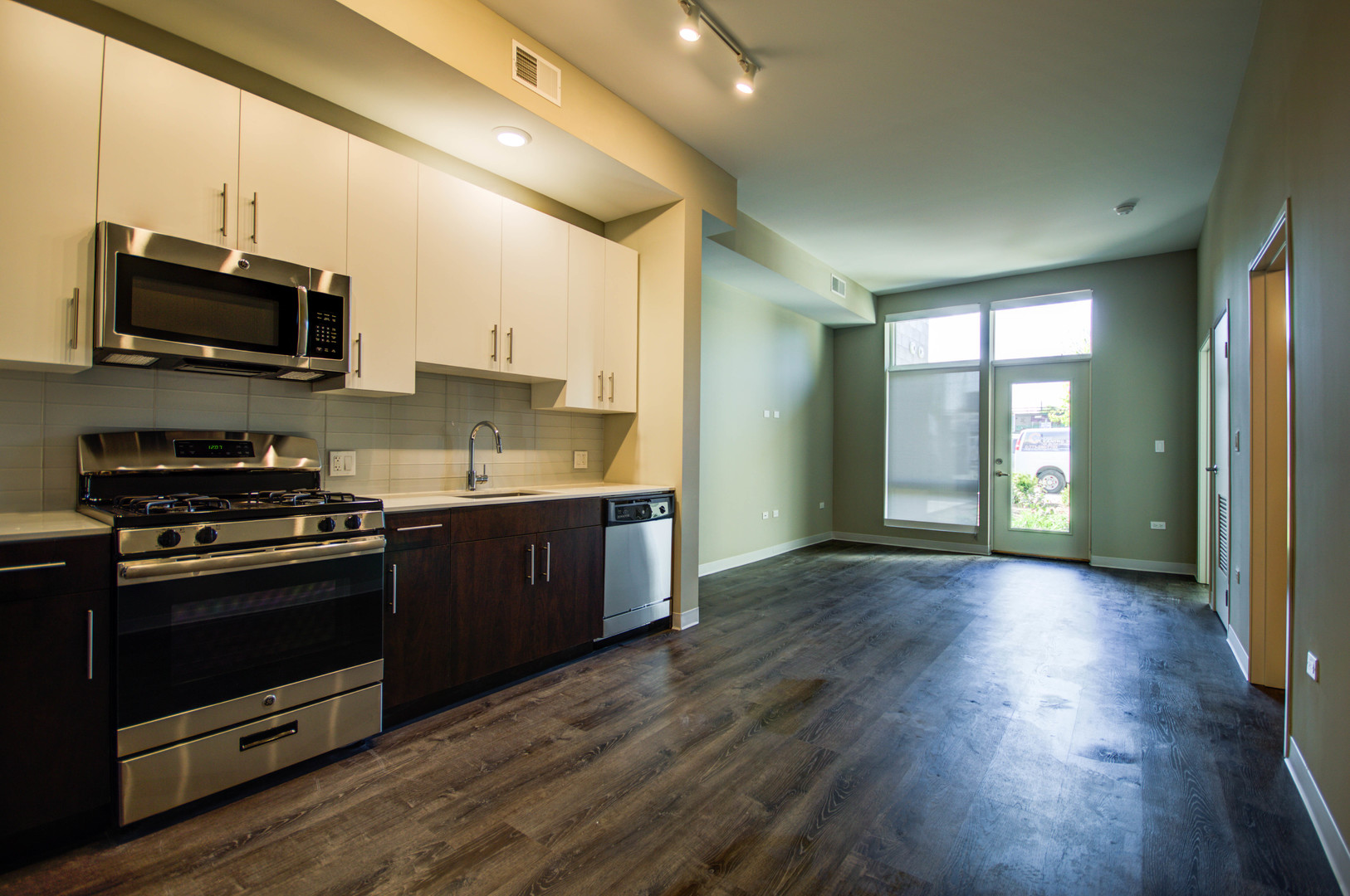 851 W Grand Avenue 204