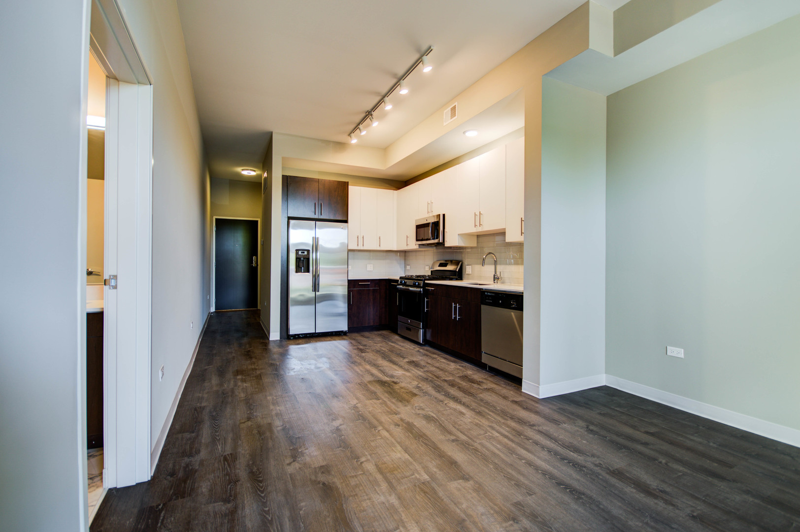851 W Grand Avenue 204