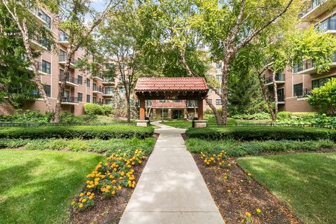Photo of 5100 W 96TH Street #442, Oak Lawn, IL 60453 (MLS # 12487205)