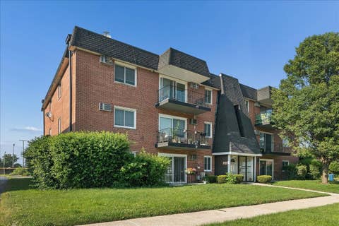 Photo of 12850 Crestbrook Court #7, Crestwood, IL 60418 (MLS # 12707026)