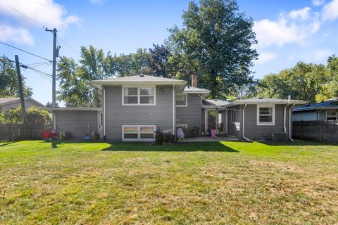 Tiny photo for 324 Alma Terrace, Cary, IL 60013 (MLS # 12488558)