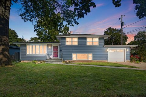 Photo of 324 Alma Terrace, Cary, IL 60013 (MLS # 12488558)