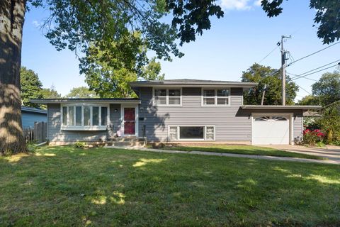 Tiny photo for 324 Alma Terrace, Cary, IL 60013 (MLS # 12488558)