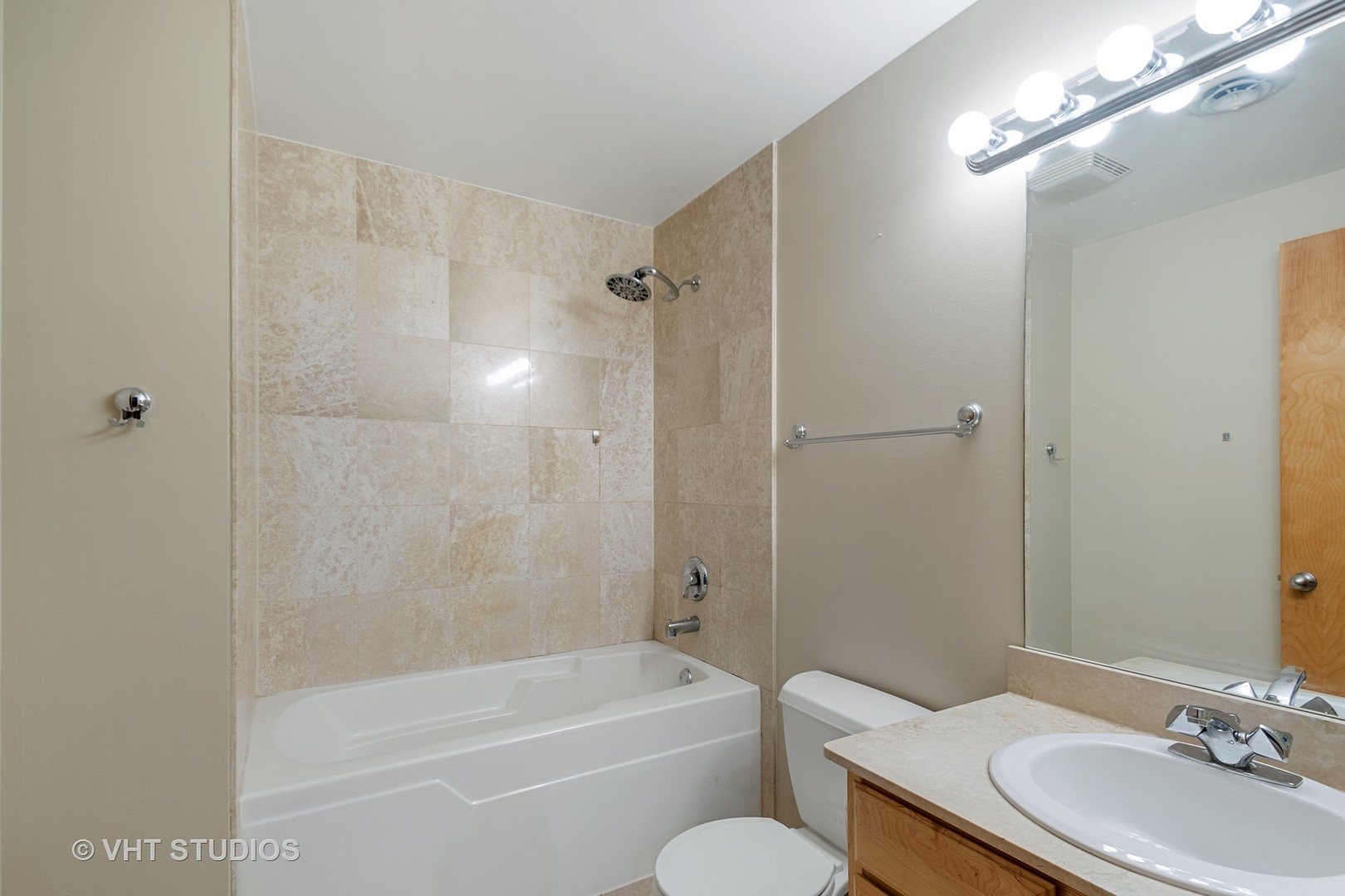 2735 W Armitage Avenue 108