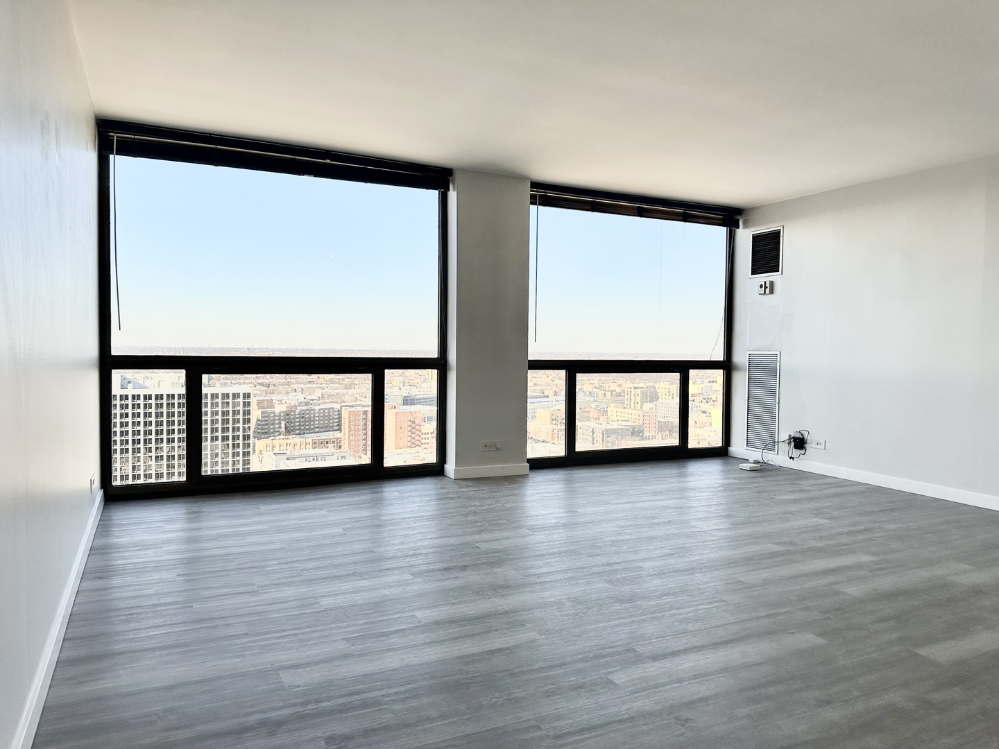 4343 N Clarendon Avenue 2613