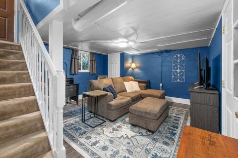 Tiny photo for 3105 Jefferson Avenue, Davenport, IA 52803 (MLS # 12575715)