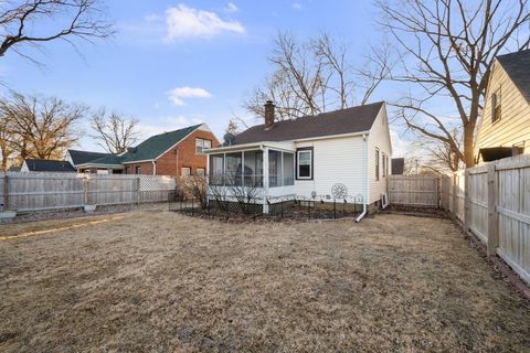 Tiny photo for 3105 Jefferson Avenue, Davenport, IA 52803 (MLS # 12575715)