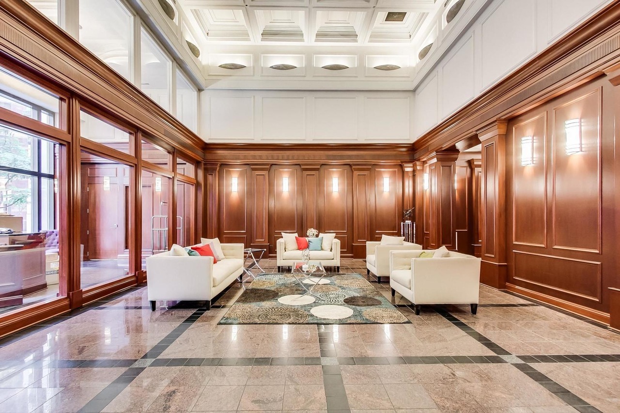 212 W Washington Street 1401