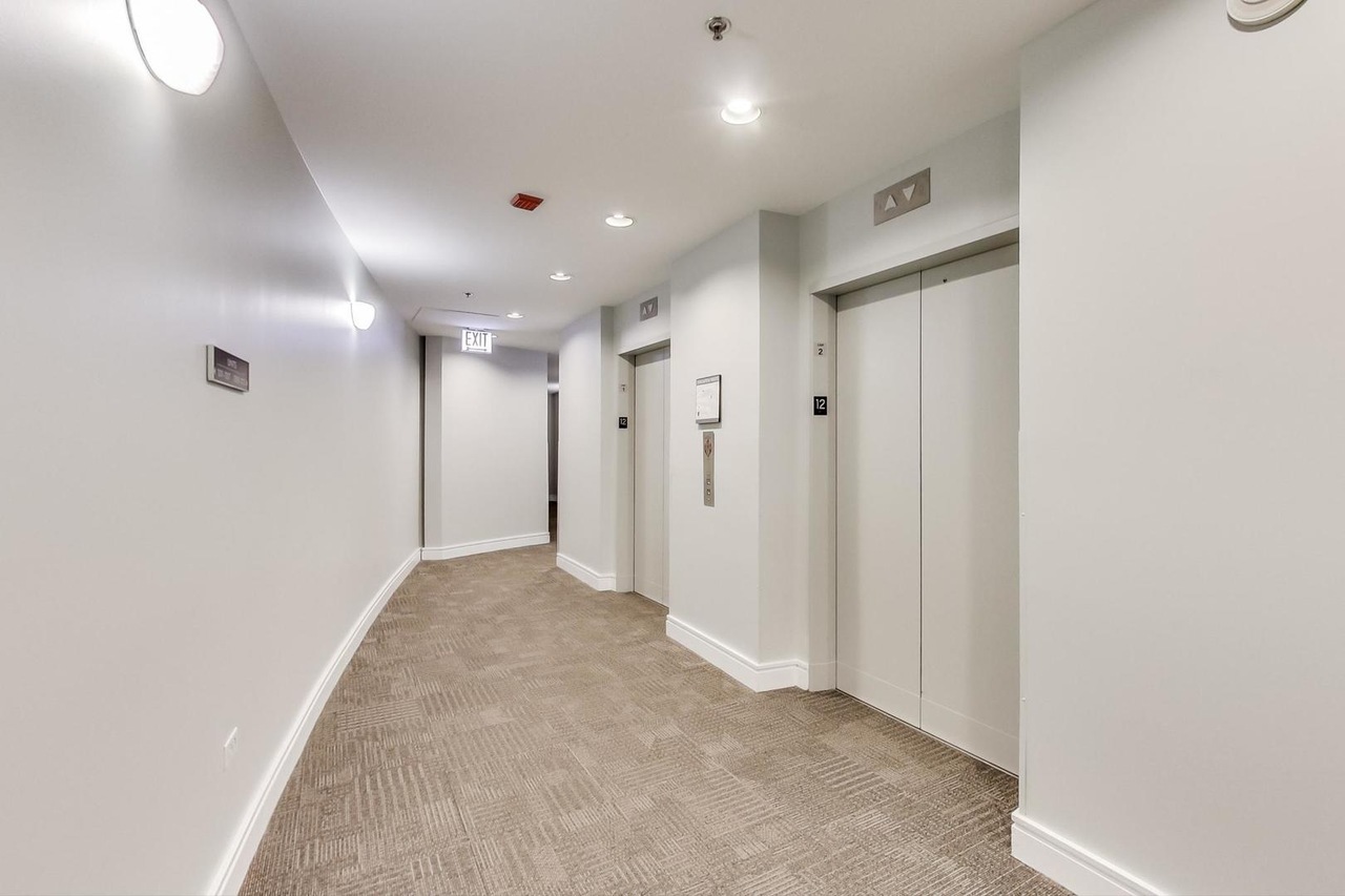 212 W Washington Street 1401