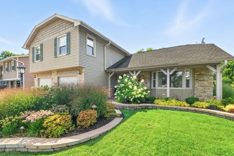 Tiny photo for 1022 Tennessee Lane, Elk Grove Village, IL 60007 (MLS # 12507584)