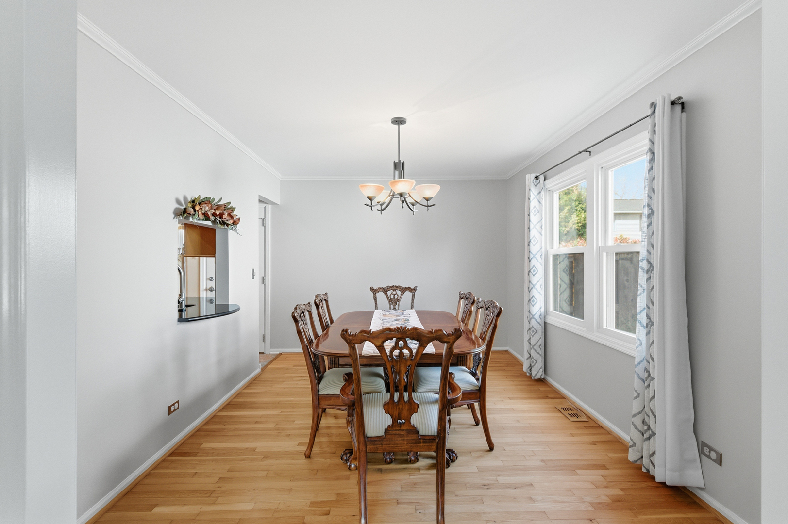 Elk Grove Village, Illinois 60007, United States, 4 Bedrooms Bedrooms, ,3 BathroomsBathrooms,Residential,Contingent,236169