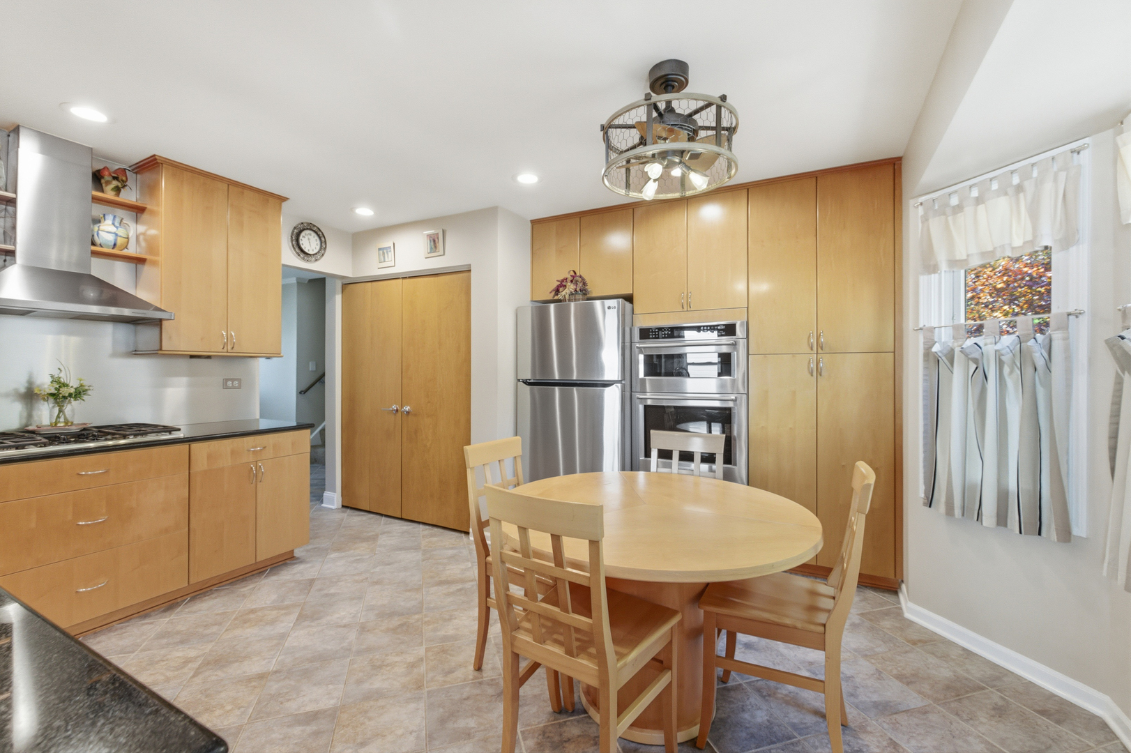 Elk Grove Village, Illinois 60007, United States, 4 Bedrooms Bedrooms, ,3 BathroomsBathrooms,Residential,Contingent,236169