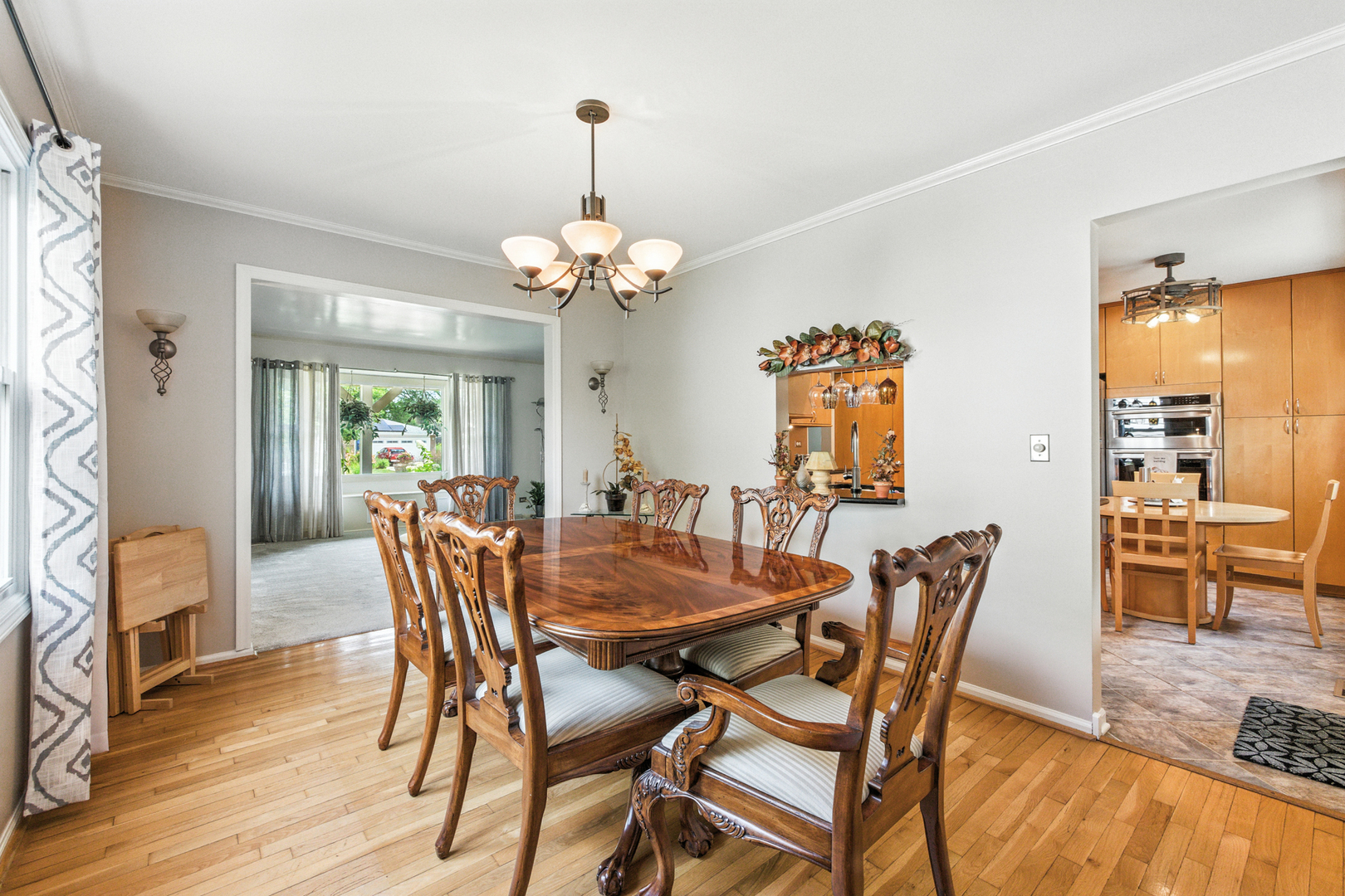 Elk Grove Village, Illinois 60007, United States, 4 Bedrooms Bedrooms, ,3 BathroomsBathrooms,Residential,Contingent,236169