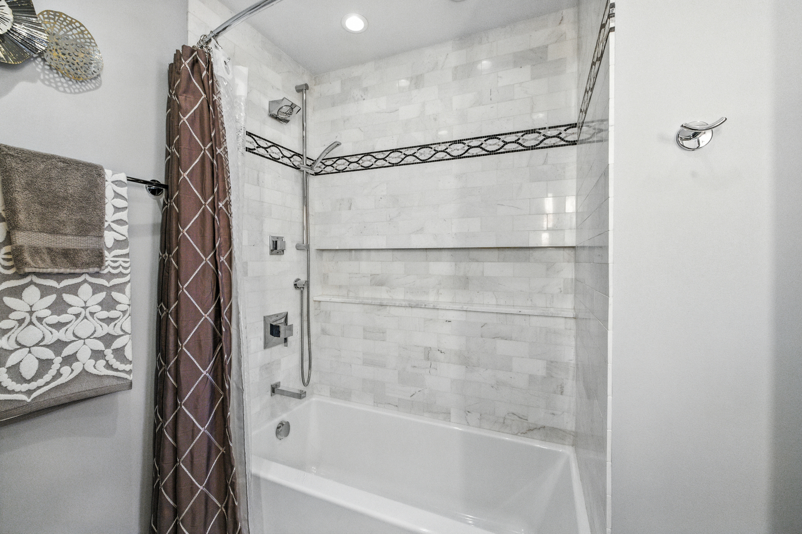 Elk Grove Village, Illinois 60007, United States, 4 Bedrooms Bedrooms, ,3 BathroomsBathrooms,Residential,Contingent,236169