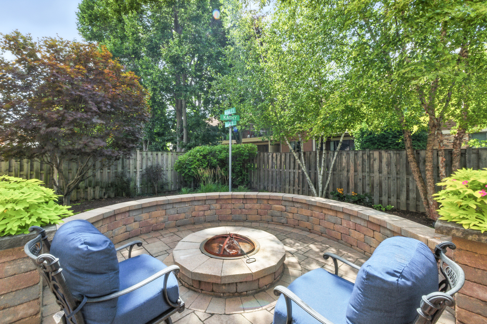 Elk Grove Village, Illinois 60007, United States, 4 Bedrooms Bedrooms, ,3 BathroomsBathrooms,Residential,Contingent,236169