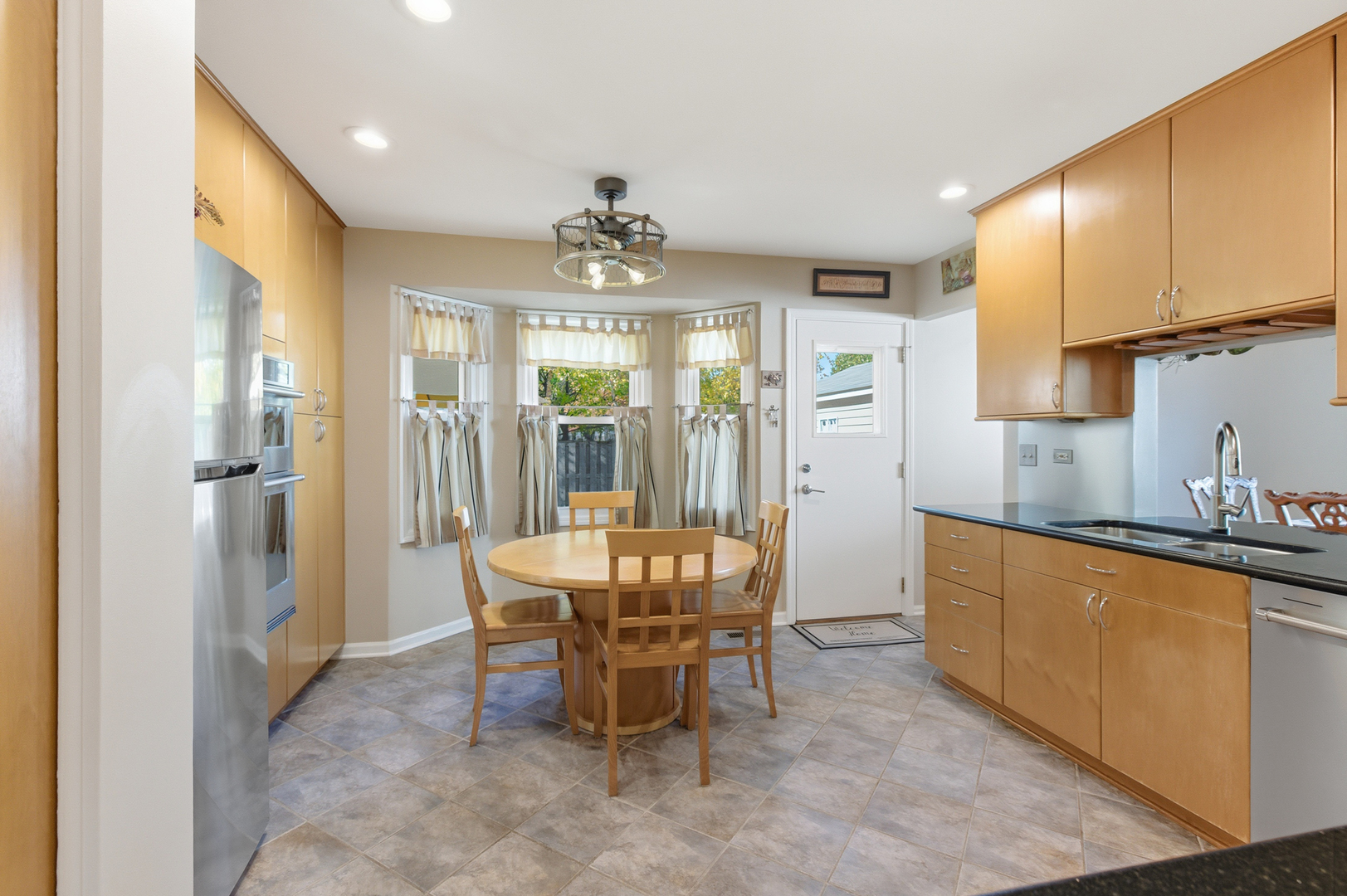 Elk Grove Village, Illinois 60007, United States, 4 Bedrooms Bedrooms, ,3 BathroomsBathrooms,Residential,Contingent,236169