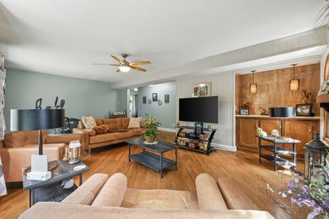 Tiny photo for 1022 Tennessee Lane, Elk Grove Village, IL 60007 (MLS # 12507584)