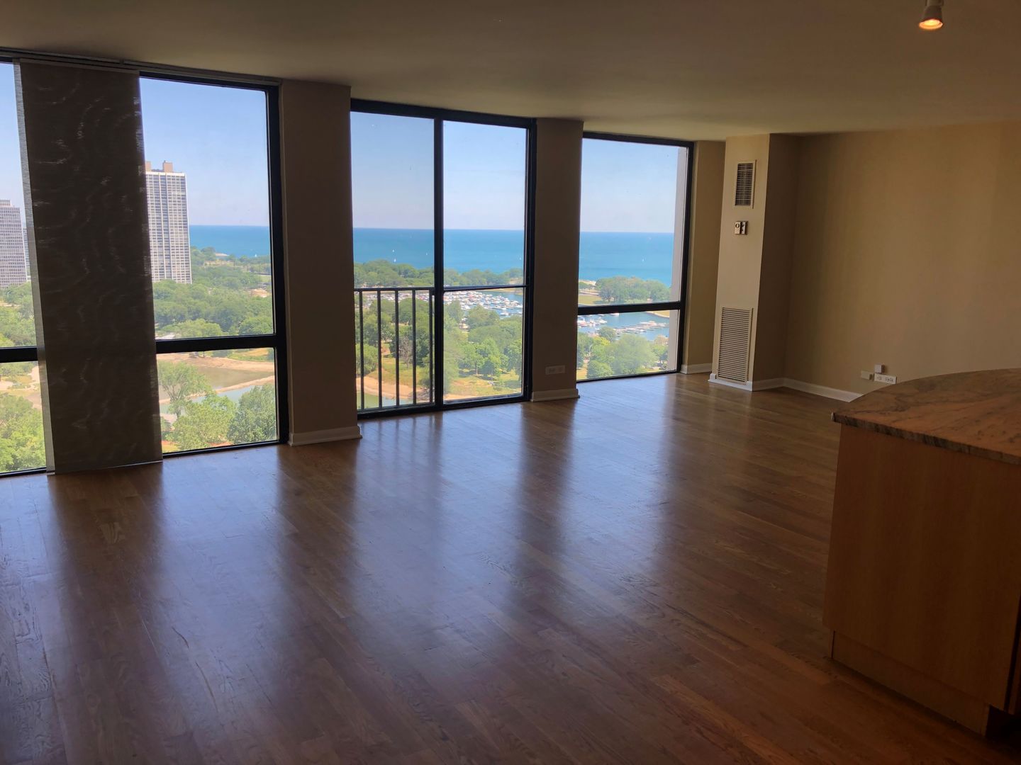 345 W Fullerton Parkway 2607