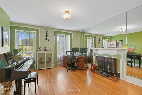 Tiny photo for 814 S Washington Street, Lockport, IL 60441 (MLS # 12464769)